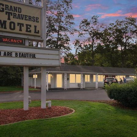 Grand Traverse Motel مدينة ترافيرز المظهر الخارجي الصورة