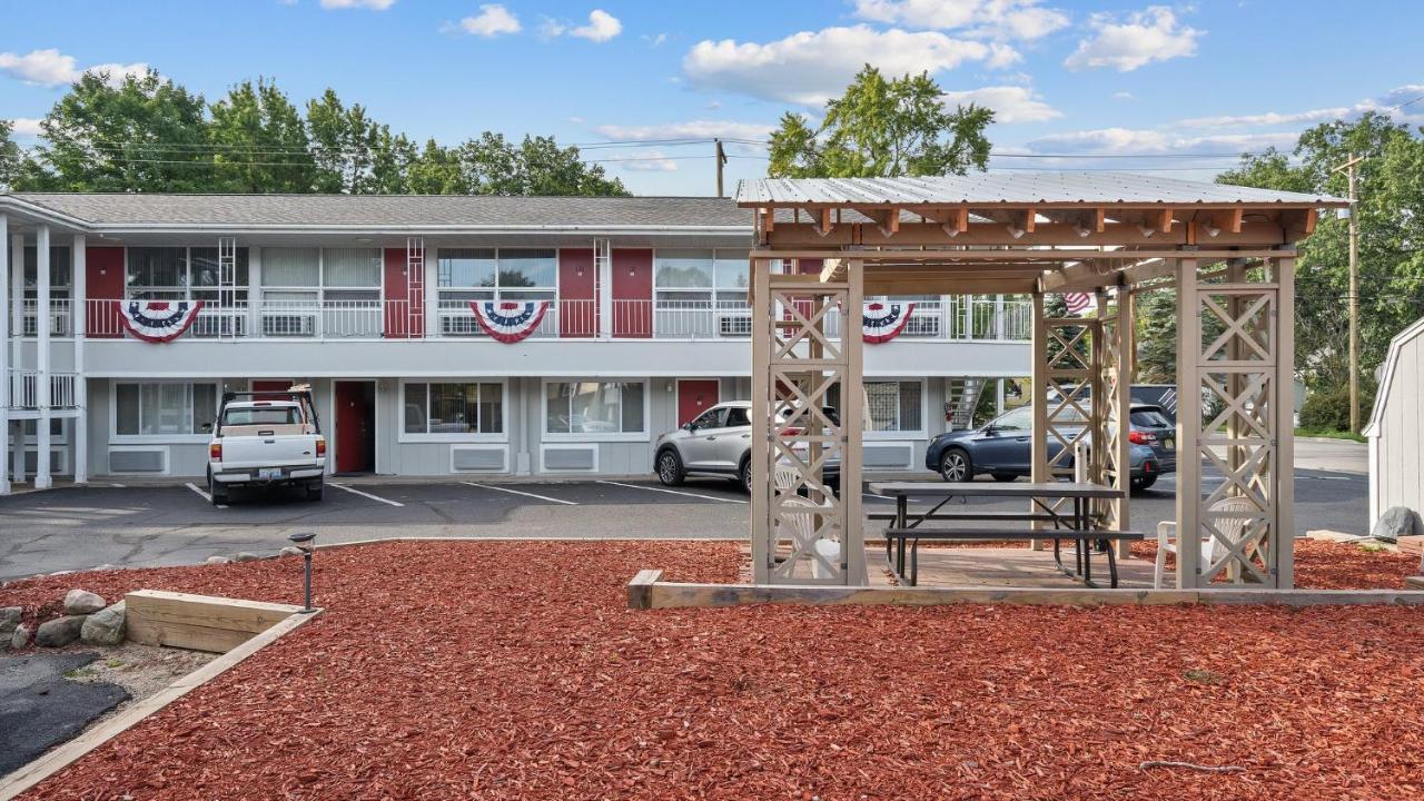 Grand Traverse Motel مدينة ترافيرز المظهر الخارجي الصورة