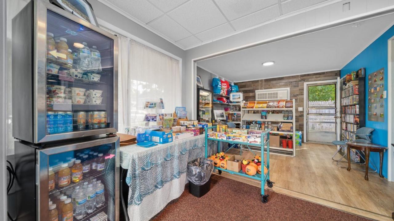 Grand Traverse Motel مدينة ترافيرز المظهر الخارجي الصورة