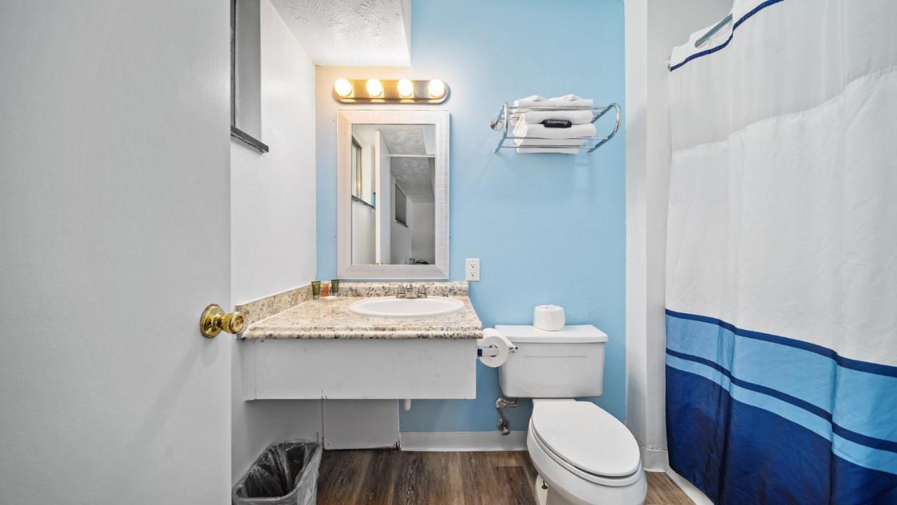 Grand Traverse Motel مدينة ترافيرز المظهر الخارجي الصورة