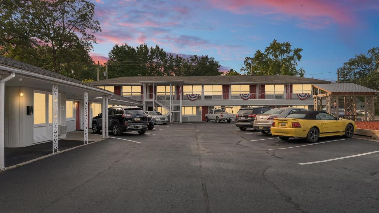 Grand Traverse Motel مدينة ترافيرز المظهر الخارجي الصورة