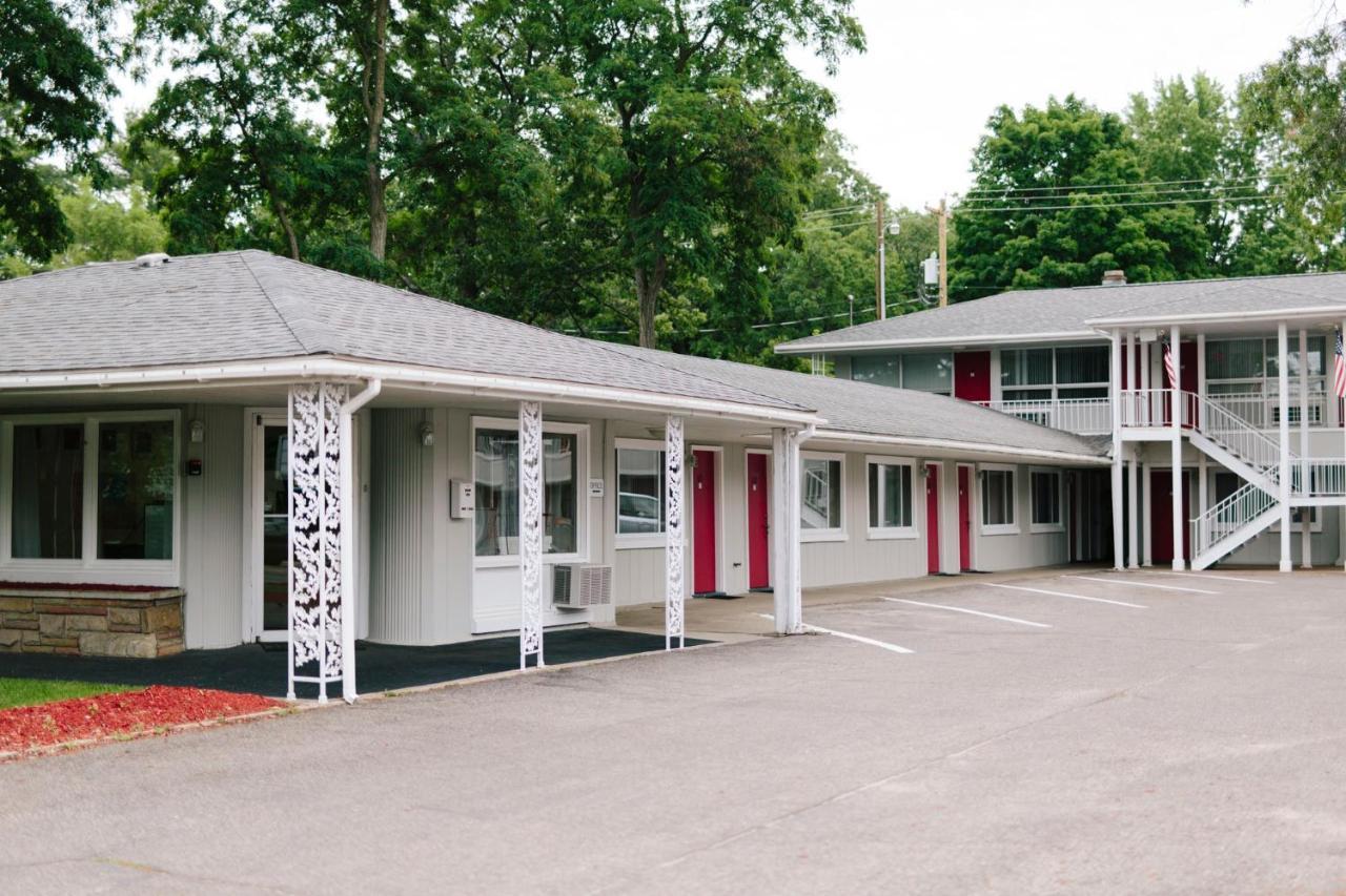 Grand Traverse Motel مدينة ترافيرز المظهر الخارجي الصورة