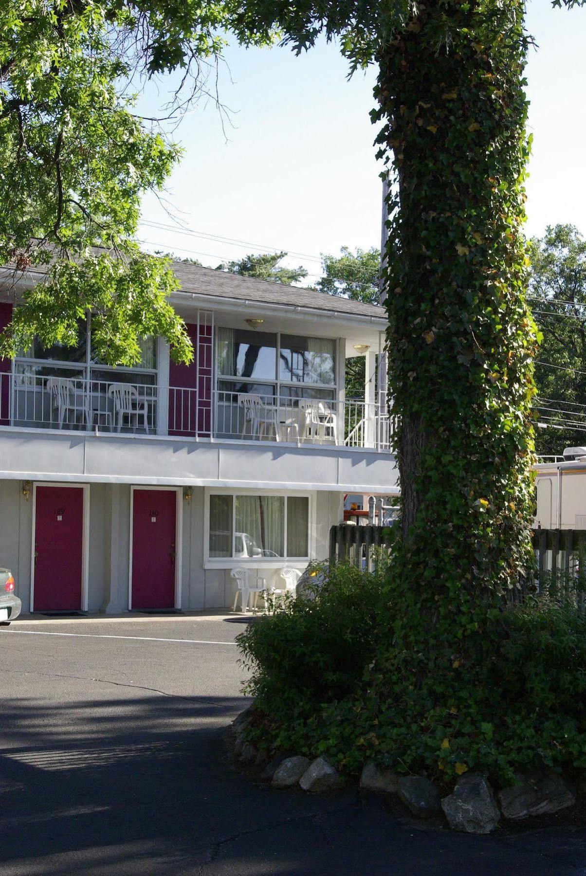 Grand Traverse Motel مدينة ترافيرز المظهر الخارجي الصورة